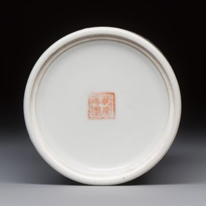 A Chinese polychrome brush pot with a bird standing on rockwork amid waves, Qianlong mark, 20th C. — photo 7