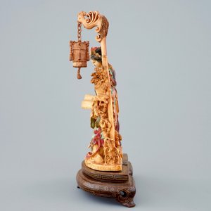 A Chinese polychrome carved ivory group on wooden base, 19th C. — 照片 5