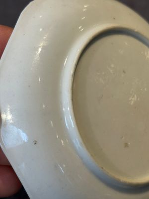 A Chinese polychrome cup and saucer with figures and a dog, Yongzheng — foto 16