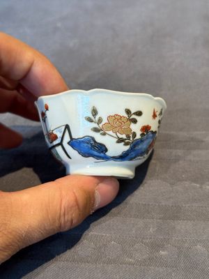 A Chinese polychrome cup and saucer with figures and a dog, Yongzheng — foto 5