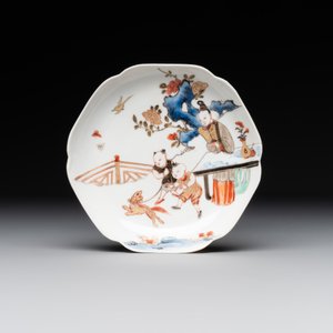 A Chinese polychrome cup and saucer with figures and a dog, Yongzheng — foto 2