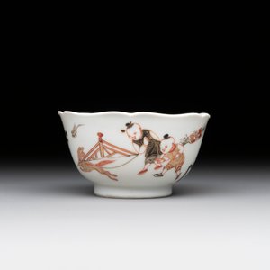 A Chinese polychrome cup and saucer with figures and a dog, Yongzheng — foto 6