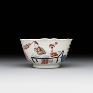 A Chinese polychrome cup and saucer with figures and a dog, Yongzheng — foto 7