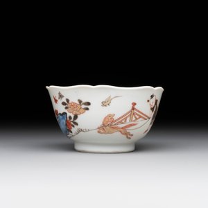 A Chinese polychrome cup and saucer with figures and a dog, Yongzheng — foto 9