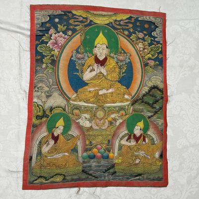 A Chinese polychrome-decorated brocade 'Padmasambhava' thangka — foto 1
