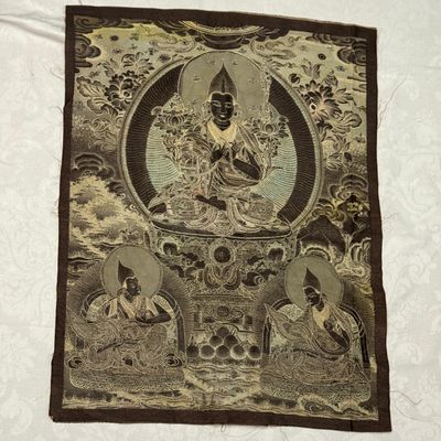 A Chinese polychrome-decorated brocade 'Padmasambhava' thangka — foto 12