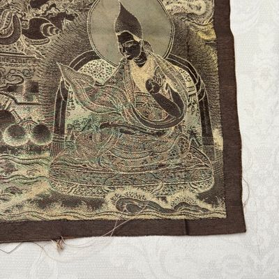 A Chinese polychrome-decorated brocade 'Padmasambhava' thangka — foto 13