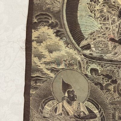 A Chinese polychrome-decorated brocade 'Padmasambhava' thangka — foto 16