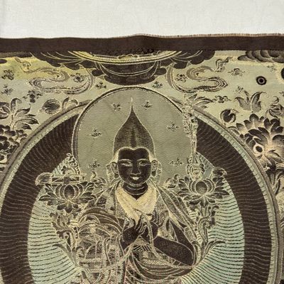 A Chinese polychrome-decorated brocade 'Padmasambhava' thangka — foto 18
