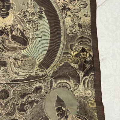 A Chinese polychrome-decorated brocade 'Padmasambhava' thangka — foto 20
