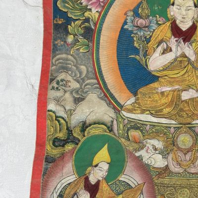 A Chinese polychrome-decorated brocade 'Padmasambhava' thangka — foto 5