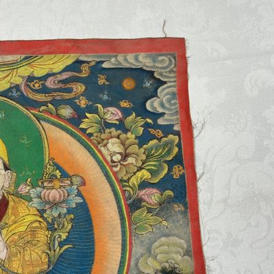 A Chinese polychrome-decorated brocade 'Padmasambhava' thangka — foto 8