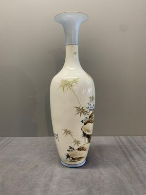 A Chinese polychrome-decorated eggshell 'cat' vase, Zhong Guo Jingdezhen Zhi 中國景德鎮製 mark, 20th C. — photo 2