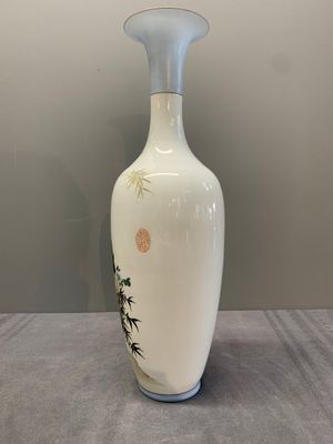 A Chinese polychrome-decorated eggshell 'cat' vase, Zhong Guo Jingdezhen Zhi 中國景德鎮製 mark, 20th C. — photo 5