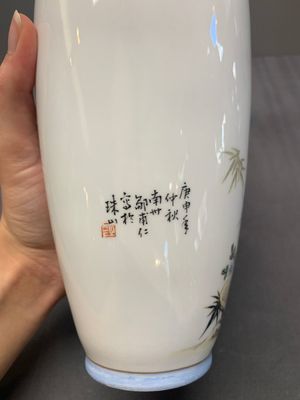 A Chinese polychrome-decorated eggshell 'cat' vase, Zhong Guo Jingdezhen Zhi 中國景德鎮製 mark, 20th C. — photo 6
