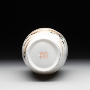 A Chinese polychrome-decorated eggshell 'cat' vase, Zhong Guo Jingdezhen Zhi 中國景德鎮製 mark, 20th C. — photo 6
