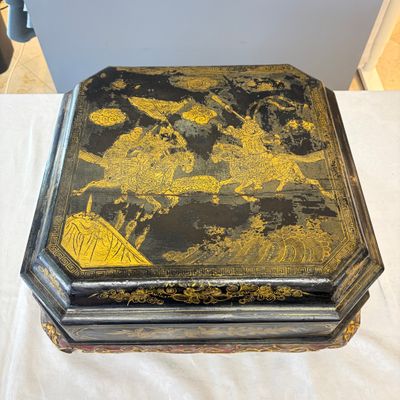 A Chinese polychrome-enamelled nine-piece sweetmeat set in a gilt-lacquered box — photo 1