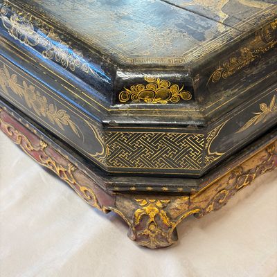 A Chinese polychrome-enamelled nine-piece sweetmeat set in a gilt-lacquered box — photo 3