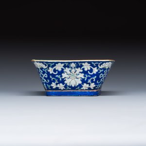 A Chinese polychrome-enamelled nine-piece sweetmeat set in a gilt-lacquered box — photo 9
