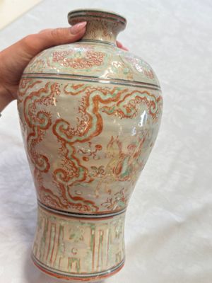A Chinese polychrome-enamelled 'Xie Qin Fang You 攜琴訪友' 'Meiping' vase, Ming — foto 1