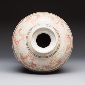 A Chinese polychrome-enamelled 'Xie Qin Fang You 攜琴訪友' 'Meiping' vase, Ming — foto 5