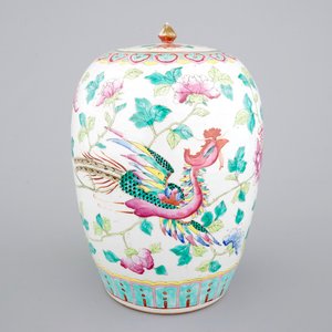 A Chinese polychrome ginger jar and cover with a phoenix, 19th C. — 照片 1
