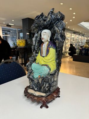 A Chinese polychrome-glazed group with Vanavasin, Qianlong mark, 19th C. — photo 12