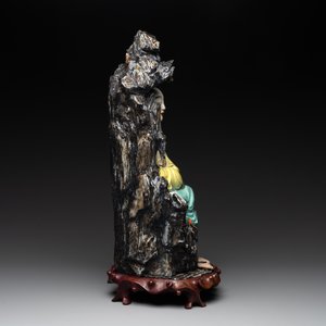A Chinese polychrome-glazed group with Vanavasin, Qianlong mark, 19th C. — photo 3