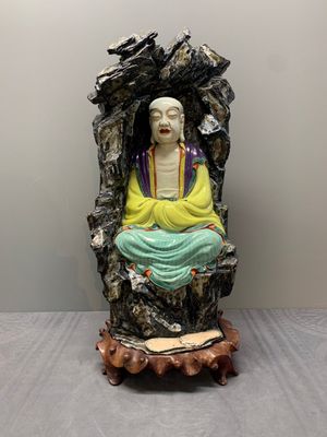 A Chinese polychrome-glazed group with Vanavasin, Qianlong mark, 19th C. — photo 1