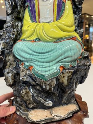 A Chinese polychrome-glazed group with Vanavasin, Qianlong mark, 19th C. — photo 18