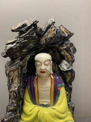 A Chinese polychrome-glazed group with Vanavasin, Qianlong mark, 19th C. — photo 5