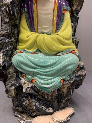 A Chinese polychrome-glazed group with Vanavasin, Qianlong mark, 19th C. — photo 6