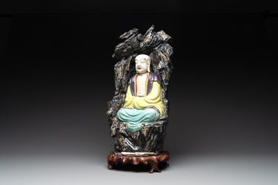 A Chinese polychrome-glazed group with Vanavasin, Qianlong mark, 19th C.