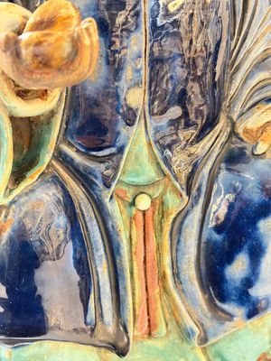 A Chinese polychrome-glazed Shiwan stoneware figure of Tudigong, a 'Shoulao' group and a 'Go Players' group, China marks, 19/20th C. — foto 31
