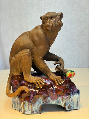 A Chinese polychrome-glazed Shiwan stoneware 'Monkey and Peach' group, signed, 20th C. — photo 1