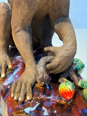 A Chinese polychrome-glazed Shiwan stoneware 'Monkey and Peach' group, signed, 20th C. — photo 13