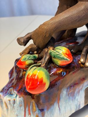 A Chinese polychrome-glazed Shiwan stoneware 'Monkey and Peach' group, signed, 20th C. — photo 14