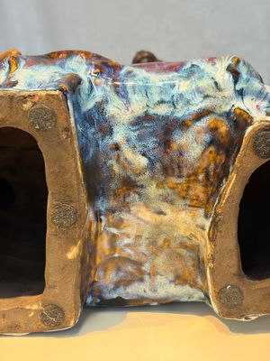 A Chinese polychrome-glazed Shiwan stoneware 'Monkey and Peach' group, signed, 20th C. — photo 21