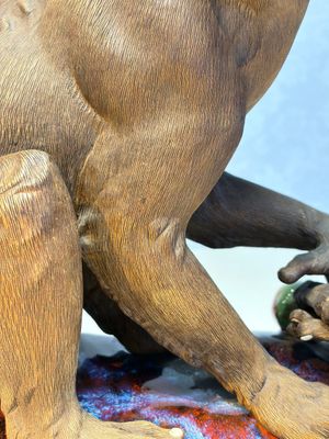 A Chinese polychrome-glazed Shiwan stoneware 'Monkey and Peach' group, signed, 20th C. — photo 8
