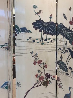 A Chinese polychrome lacquered wooden eight-panel folding screen with a pond scene, 19/20th C. — photo 15