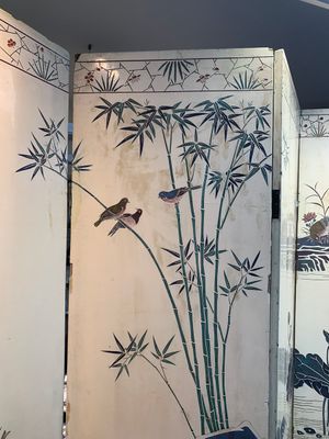 A Chinese polychrome lacquered wooden eight-panel folding screen with a pond scene, 19/20th C. — photo 17