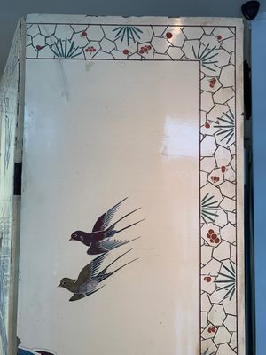 A Chinese polychrome lacquered wooden eight-panel folding screen with a pond scene, 19/20th C. — photo 2