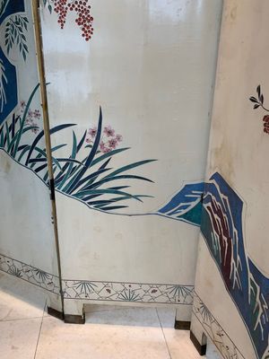 A Chinese polychrome lacquered wooden eight-panel folding screen with a pond scene, 19/20th C. — photo 22
