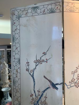 A Chinese polychrome lacquered wooden eight-panel folding screen with a pond scene, 19/20th C. — photo 23