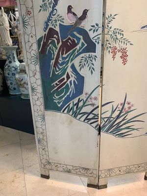 A Chinese polychrome lacquered wooden eight-panel folding screen with a pond scene, 19/20th C. — photo 25