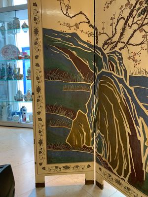 A Chinese polychrome lacquered wooden eight-panel folding screen with a pond scene, 19/20th C. — photo 28