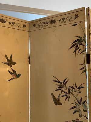 A Chinese polychrome lacquered wooden eight-panel folding screen with a pond scene, 19/20th C. — photo 29