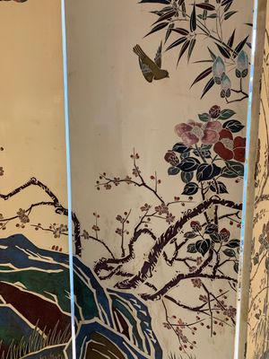 A Chinese polychrome lacquered wooden eight-panel folding screen with a pond scene, 19/20th C. — photo 30