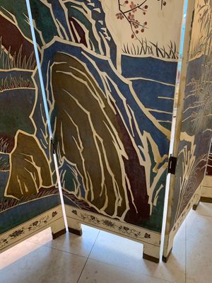 A Chinese polychrome lacquered wooden eight-panel folding screen with a pond scene, 19/20th C. — photo 31