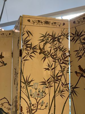 A Chinese polychrome lacquered wooden eight-panel folding screen with a pond scene, 19/20th C. — photo 32